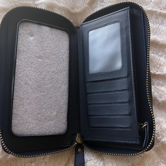 Ultimate Wristlet Phone Case in Navy Blue - Picture 5 of 6